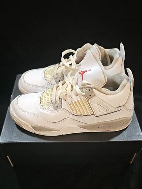 *Lightly Used* Jordan Retro 4 White Oreos